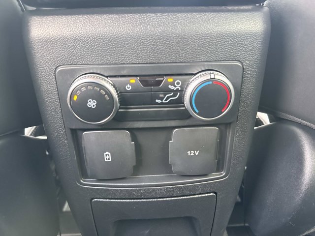 Used 2022 Ford Explorer XLT w/ Equipment Group 202A RWD image 17