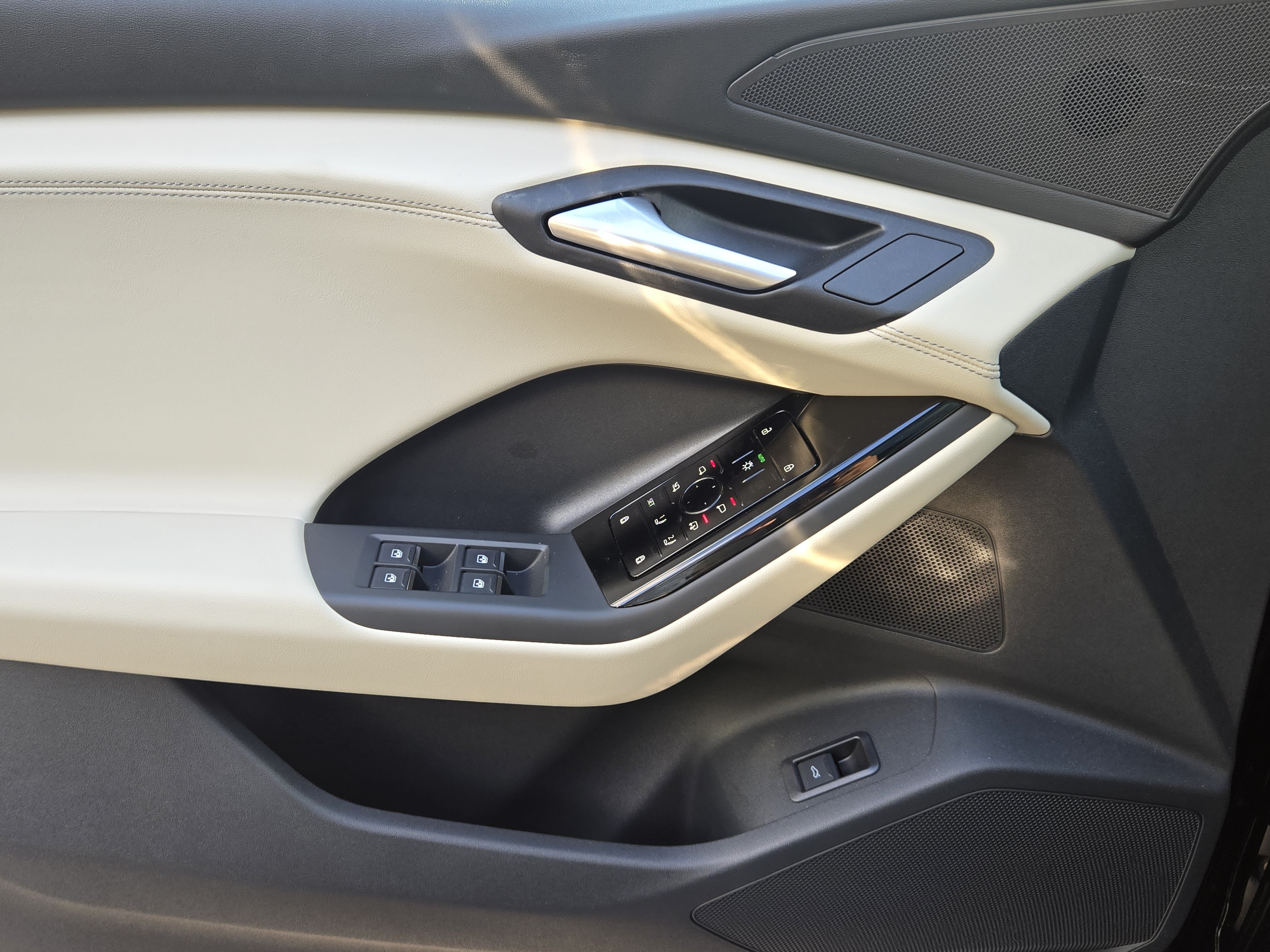 New 2025 Audi Q6 e-tron Premium AWD/4WD image 29