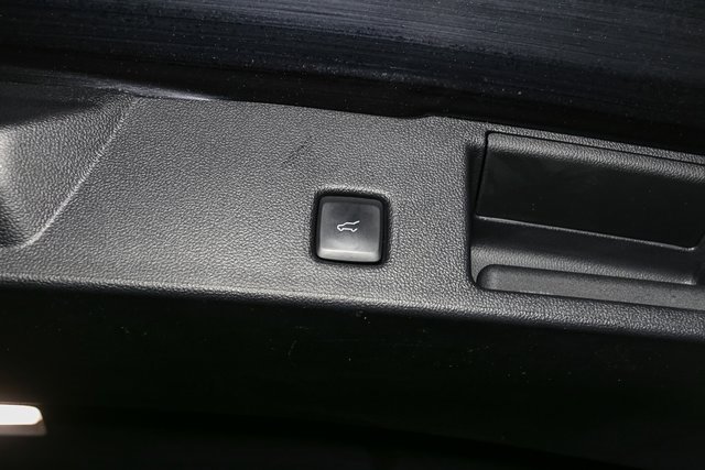 Used 2022 Ford Escape SE w/ SE Sport Appearance Package image 12