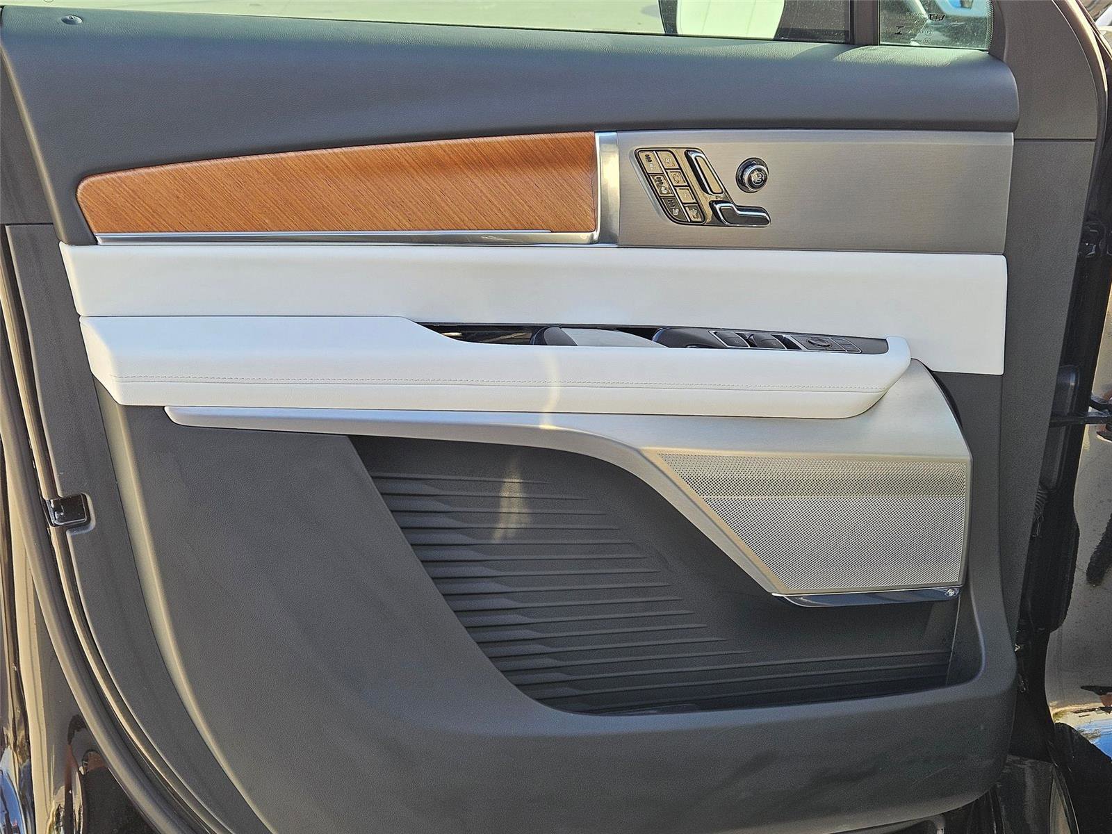 New 2026 Cadillac Vistiq Sport w/ LPO, Floor Liner Package AWD/4WD image 23