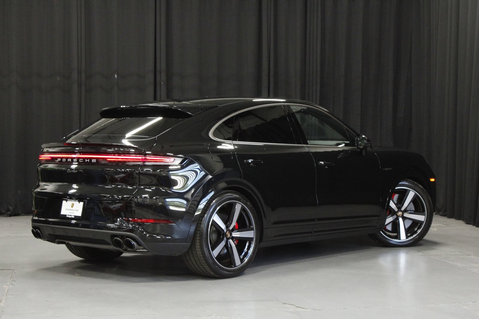 Certified 2025 Porsche Cayenne Turbo w/ Premium Package Plus AWD/4WD image 5