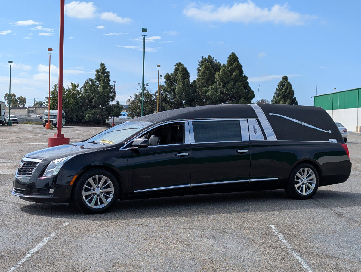Used 2017 Cadillac XTS image 3