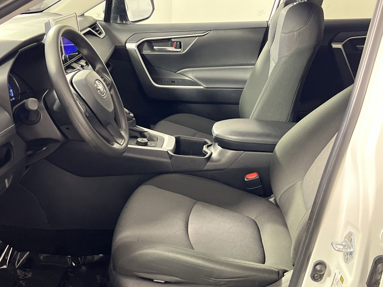 Used 2025 Toyota RAV4 XLE image 13