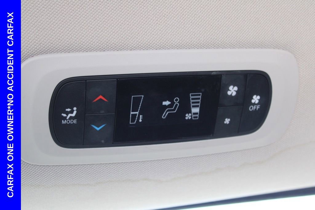 Used 2023 Chrysler Voyager LX image 31