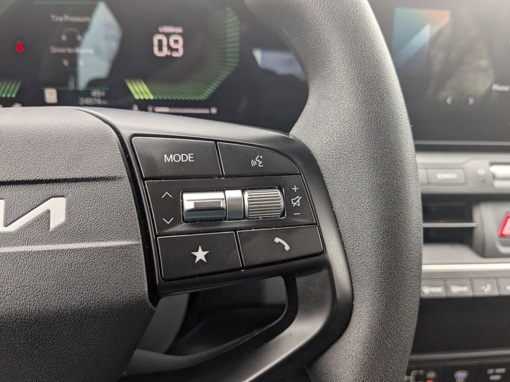 Used 2025 Kia K4 LXS image 48
