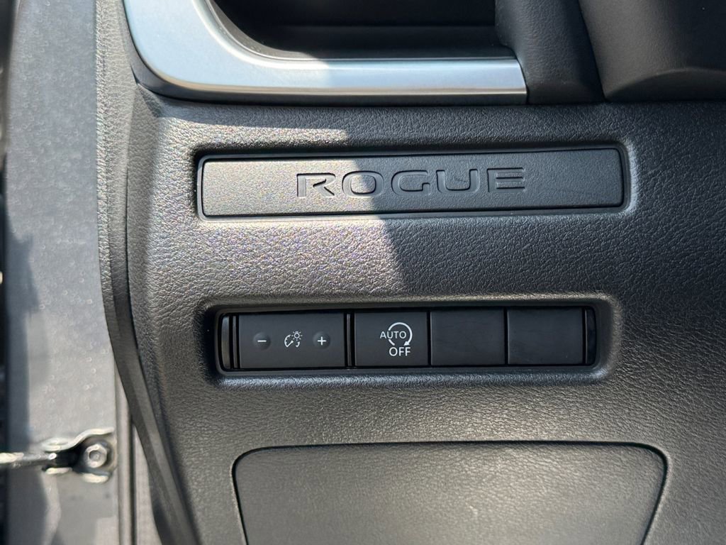 Used 2024 Nissan Rogue S FWD image 31
