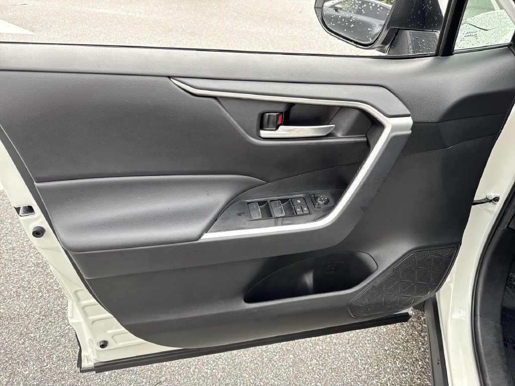 Used 2024 Toyota RAV4 XLE FWD image 39