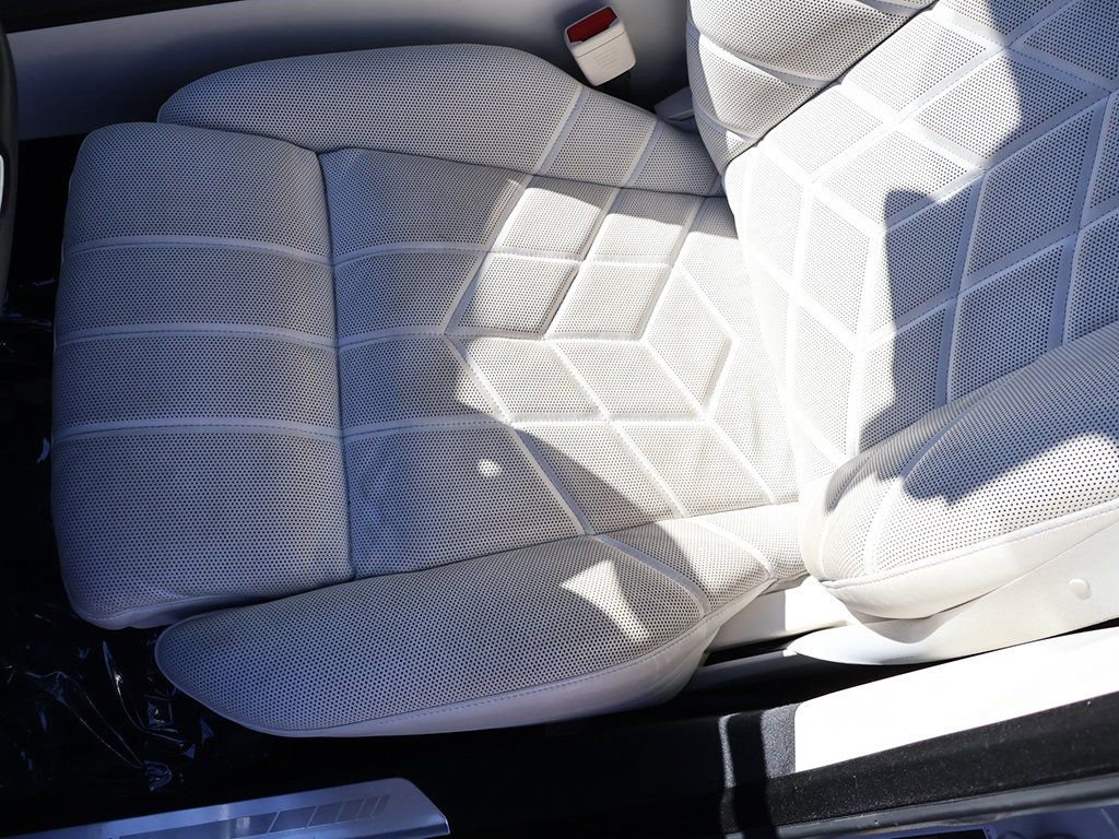 Used 2023 BMW 760i xDrive image 35