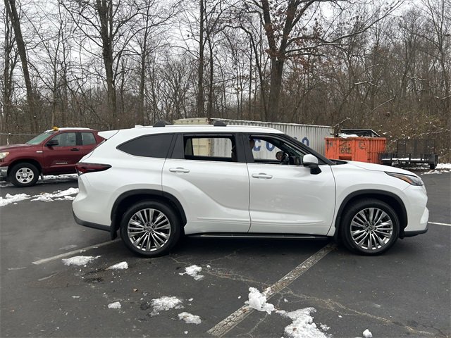 Used 2024 Toyota Highlander Platinum image 24