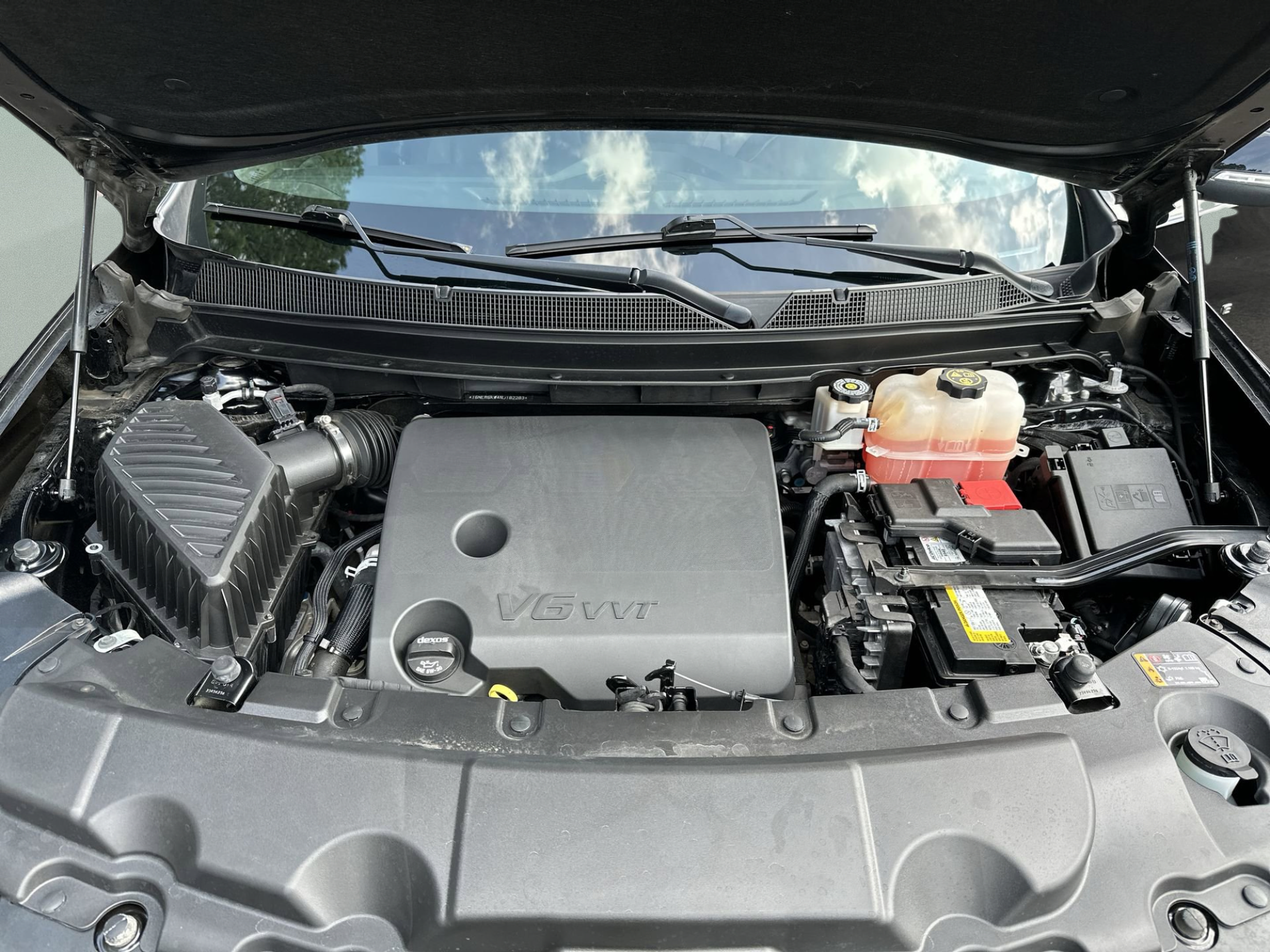 Used 2022 Chevrolet Traverse LT FWD image 17
