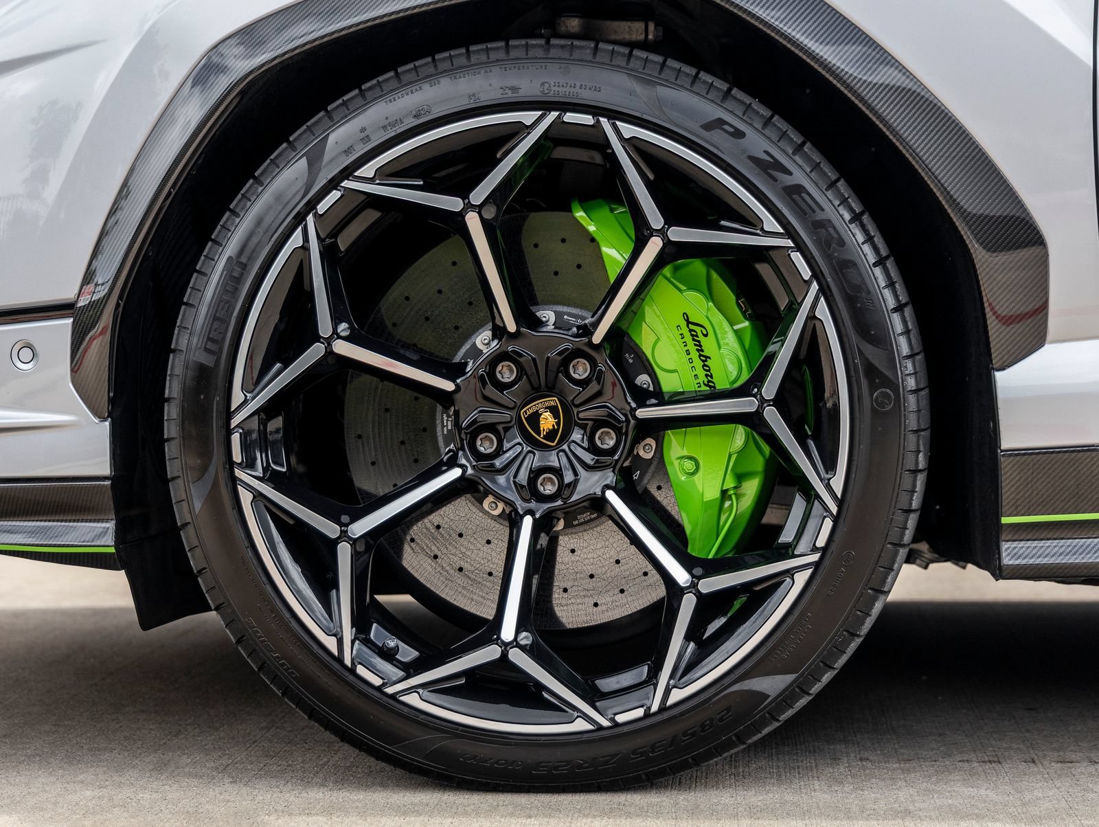 Used 2024 Lamborghini Urus Performante AWD/4WD image 18