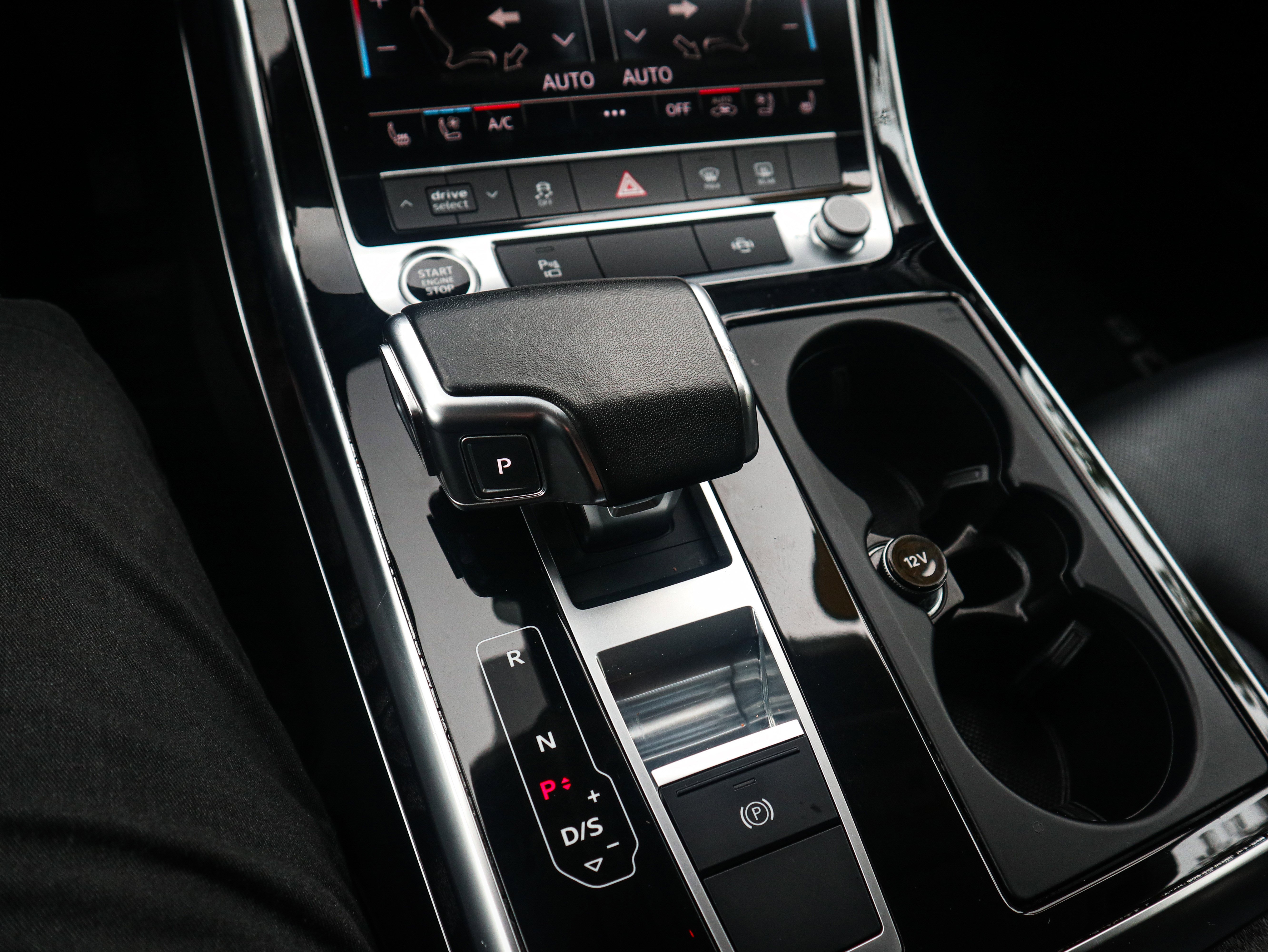 Used 2022 Audi Q8 Premium Plus image 25