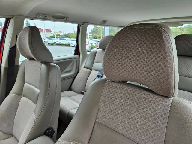 Used 1999 Volvo V70 AWD image 16