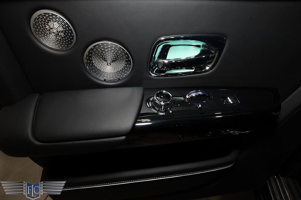 Used 2022 Rolls-Royce Phantom Sedan image 22