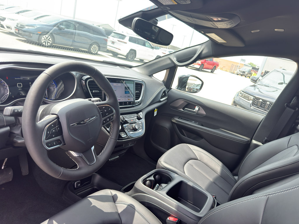 New 2026 Chrysler Pacifica Select FWD image 25