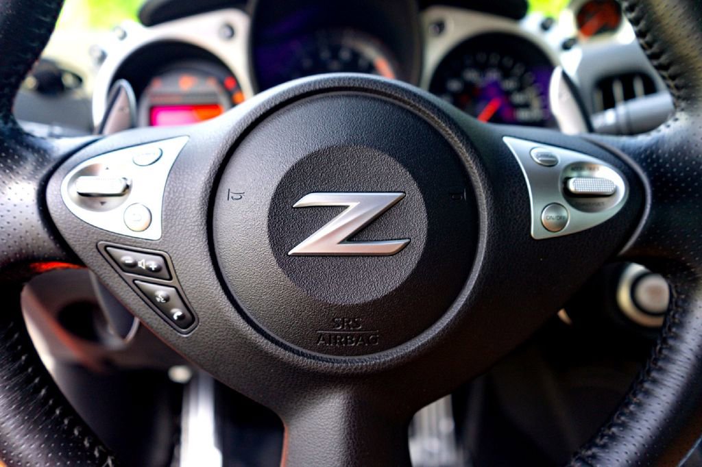 Used 2020 Nissan 370Z Touring Sport RWD image 13