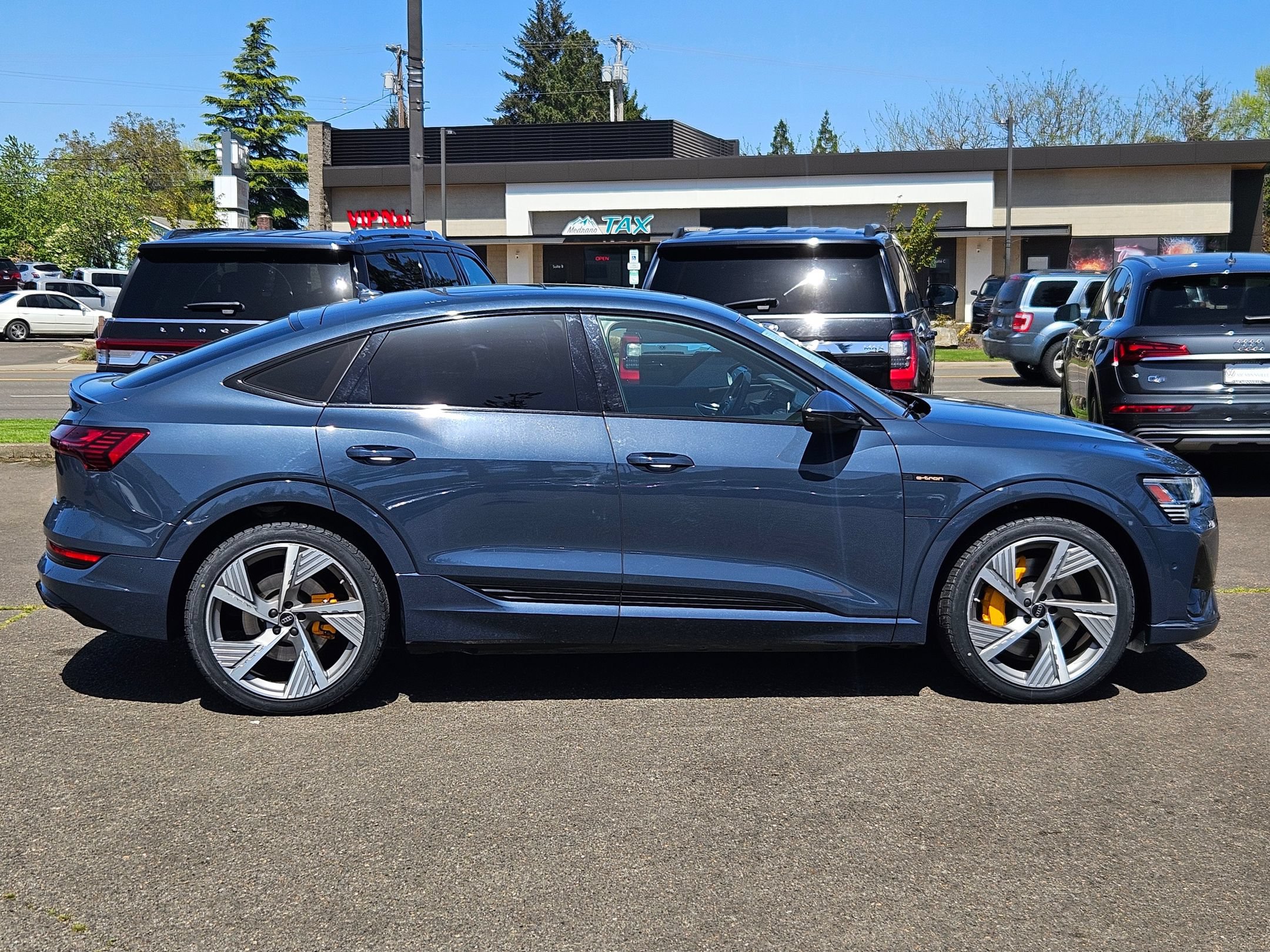 Used 2023 Audi e-tron Prestige w/ Prestige Package AWD/4WD image 6
