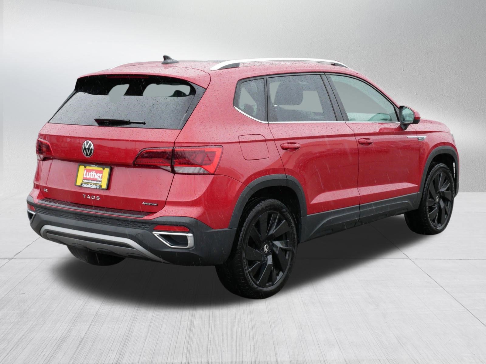 Used 2024 Volkswagen Taos SE w/ Panoramic Sunroof Package AWD/4WD image 7