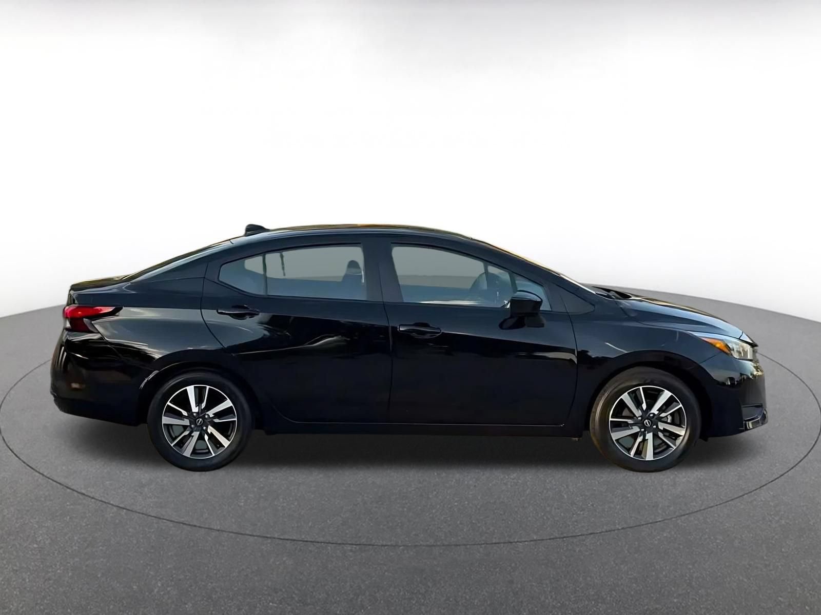 Used 2025 Nissan Versa SV FWD image 15