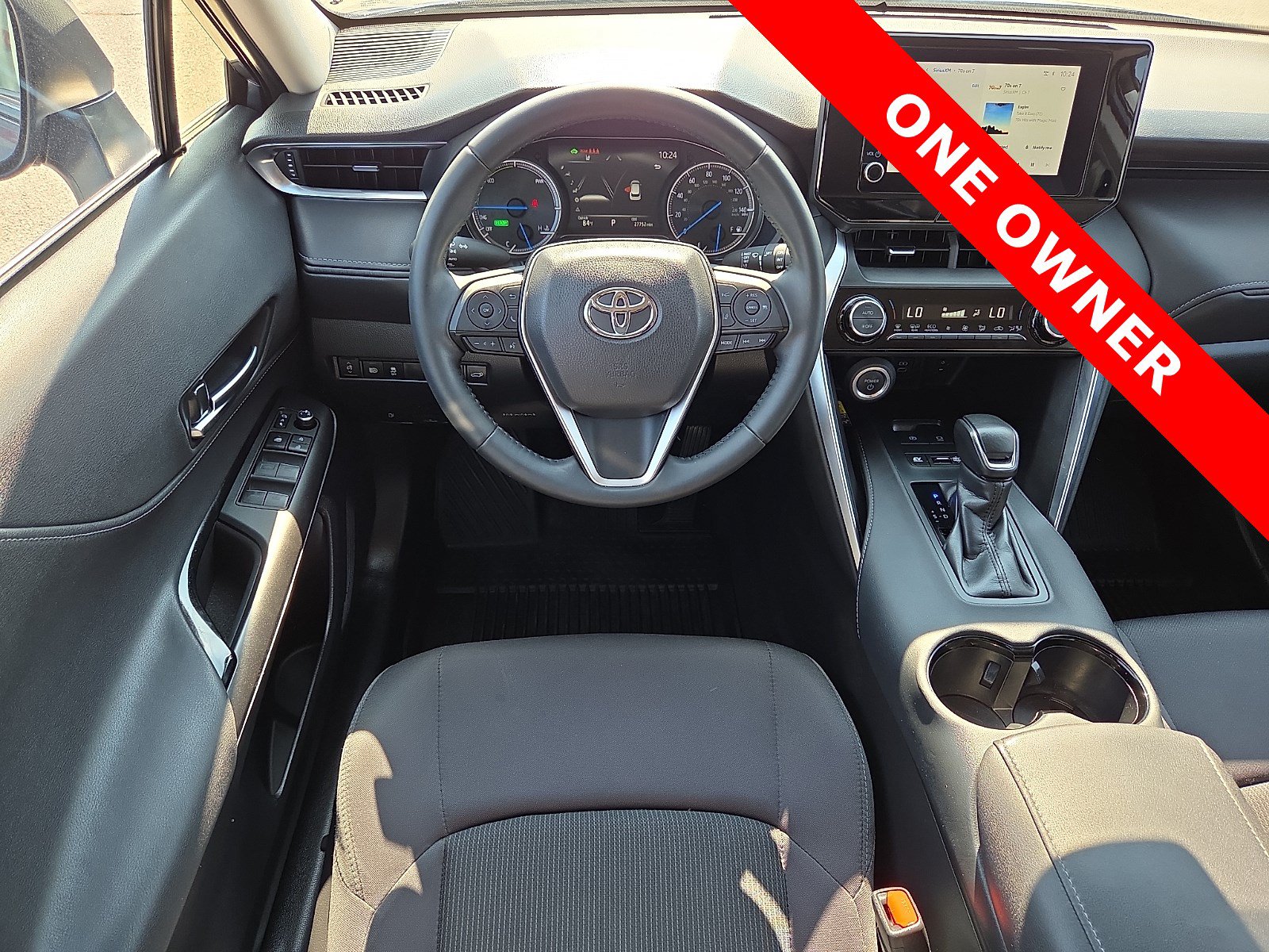 Used 2024 Toyota Venza LE AWD/4WD image 11