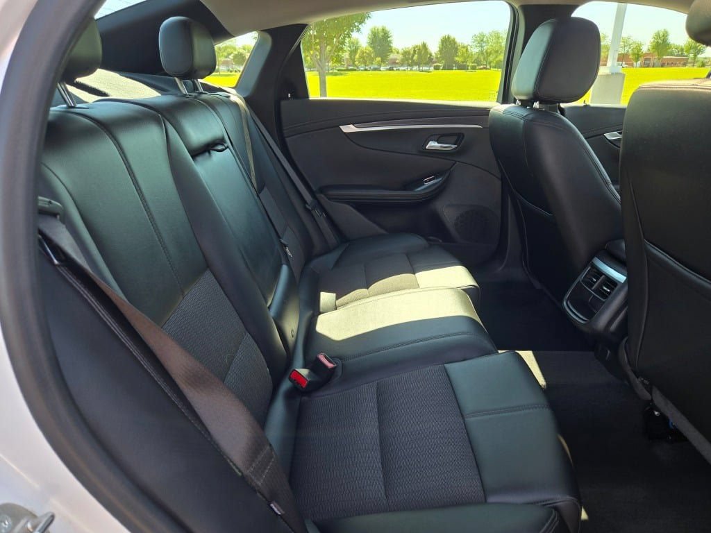 Used 2017 Chevrolet Impala LT w/ Convenience Package FWD image 10