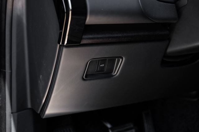 New 2026 Land Rover Range Rover SV AWD/4WD image 32