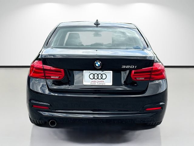 Used 2018 BMW 320i Sedan RWD image 4