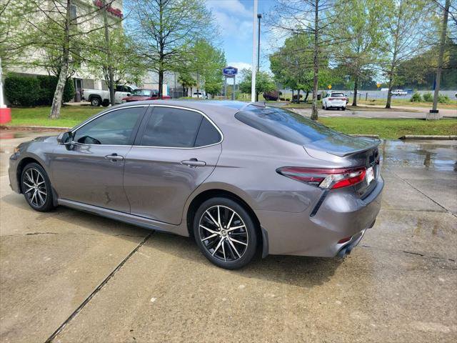 Certified 2024 Toyota Camry SE image 3