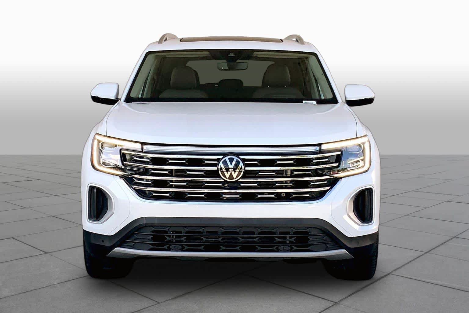 Used 2025 Volkswagen Atlas SEL AWD/4WD image 4
