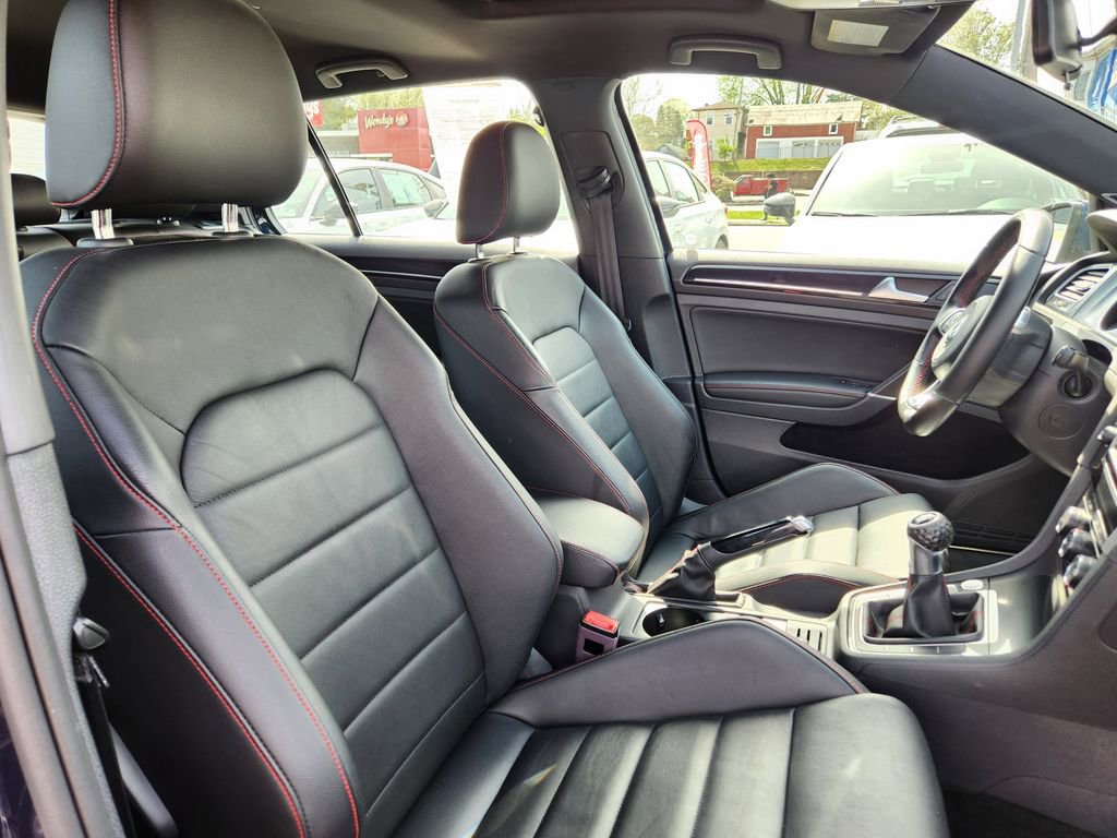 Used 2017 Volkswagen GTI SE image 16