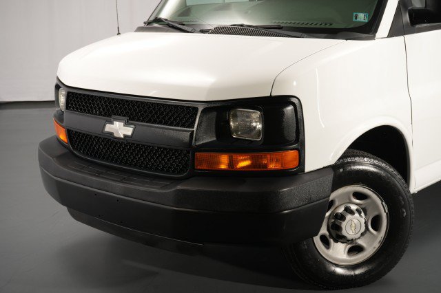 Used 2008 Chevrolet Express 3500 Extended Passenger RWD image 3