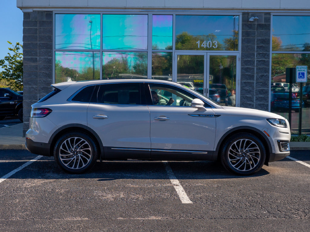 Used 2020 Lincoln Nautilus Reserve FWD image 2