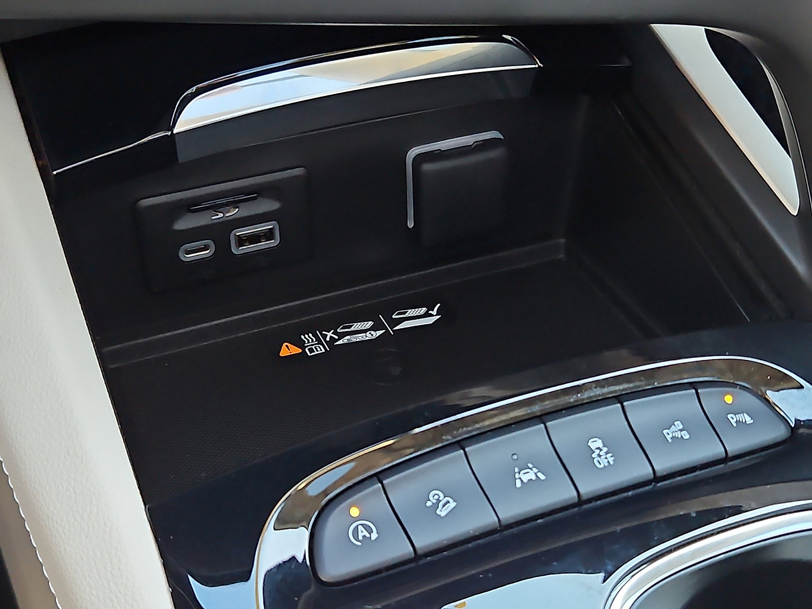 Certified 2022 Buick Envision Avenir w/ Technology Package II image 25