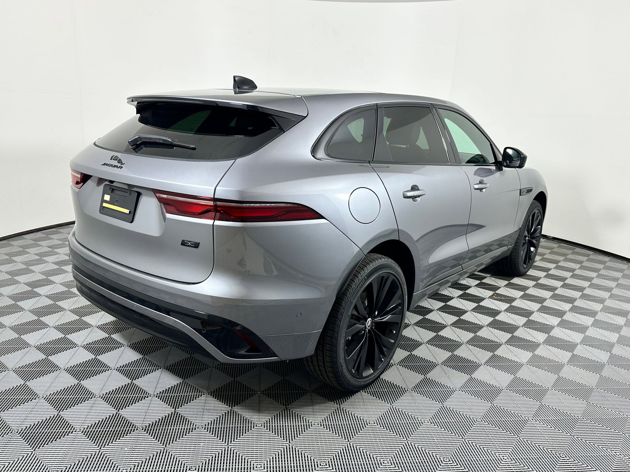 New 2026 Jaguar F-PACE R-Dynamic S image 7