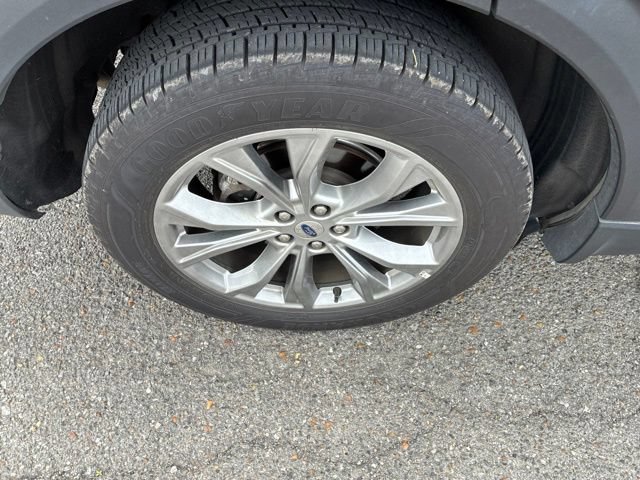 Used 2023 Ford Explorer Limited w/ Equipment Group 301A AWD/4WD image 19