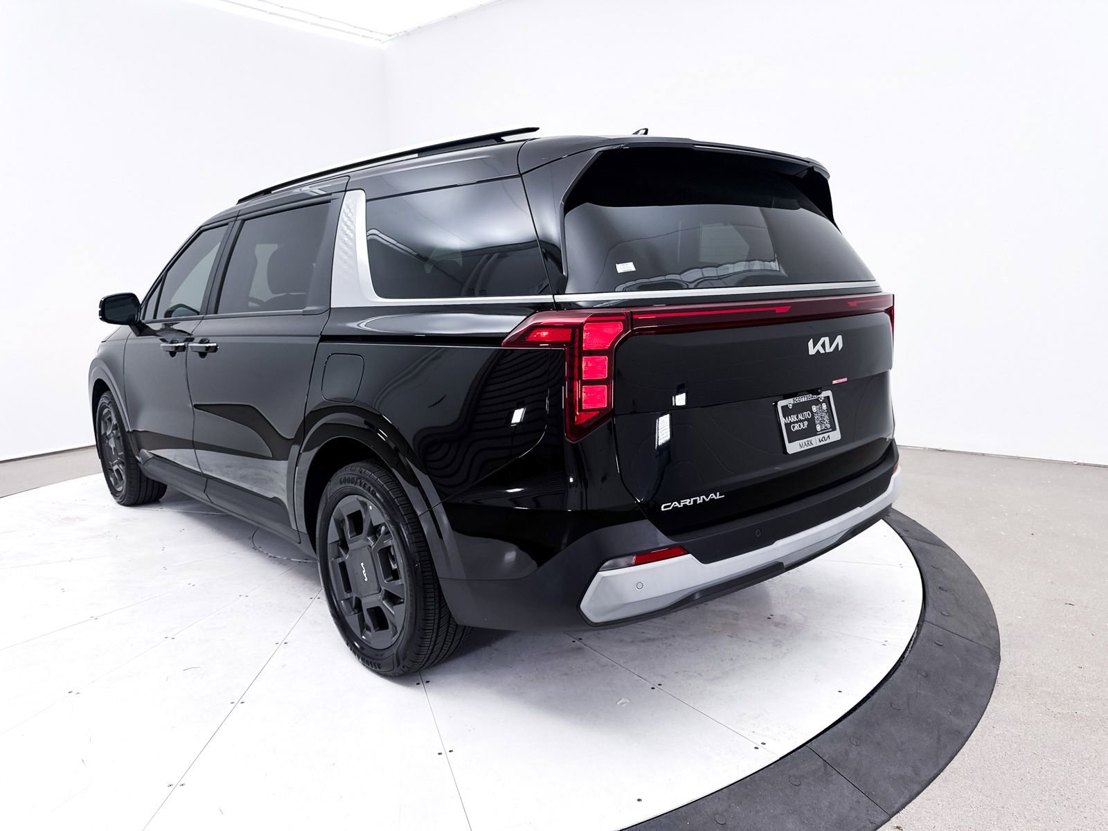 Certified 2025 Kia Carnival EX image 16