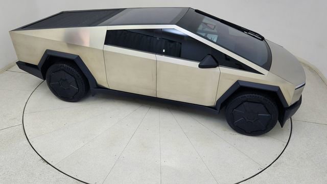 Used 2024 Tesla Cybertruck AWD Crew Cab image 71