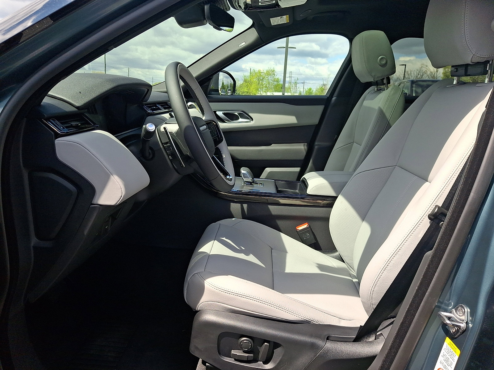 New 2026 Land Rover Range Rover Velar S AWD/4WD image 11