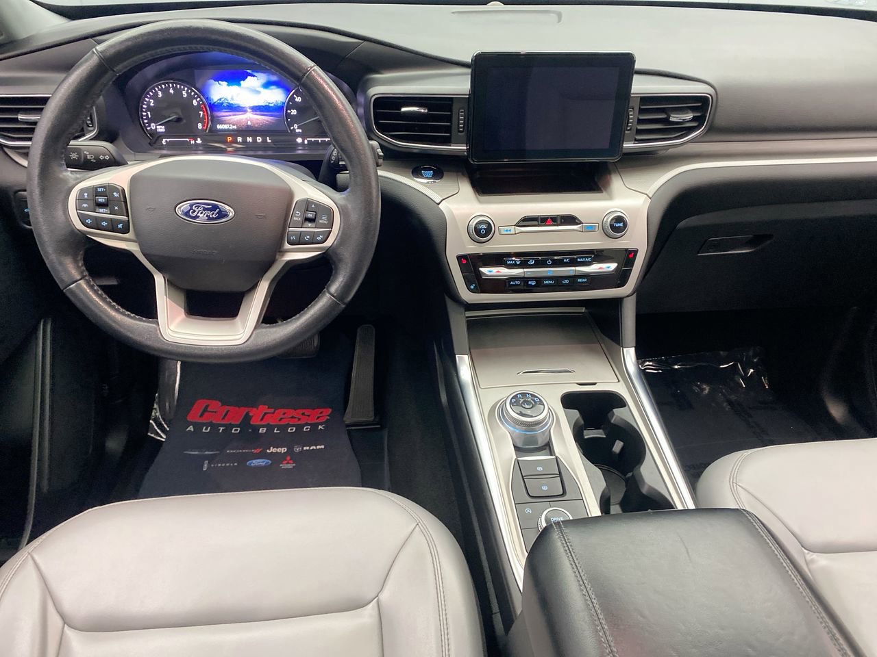 Used 2021 Ford Explorer XLT w/ Equipment Group 202A AWD/4WD image 15