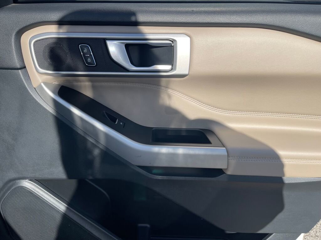 Used 2022 Ford Explorer XLT w/ Equipment Group 202A image 24