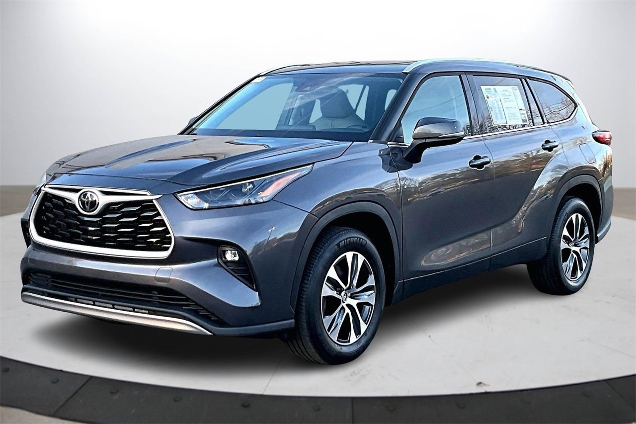 Used 2022 Toyota Highlander XLE image 4