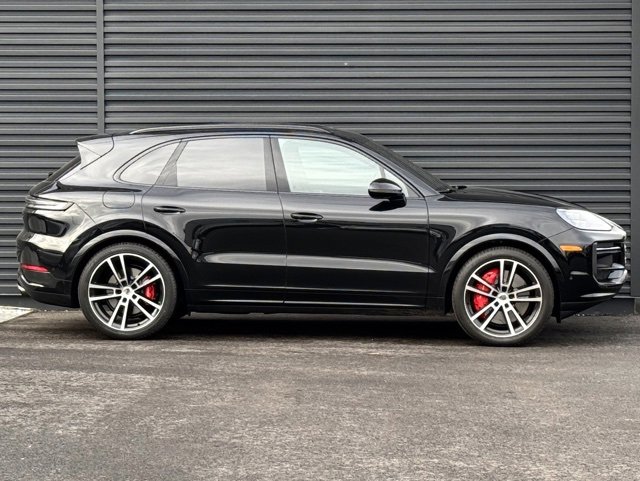 Used 2025 Porsche Cayenne Turbo image 8
