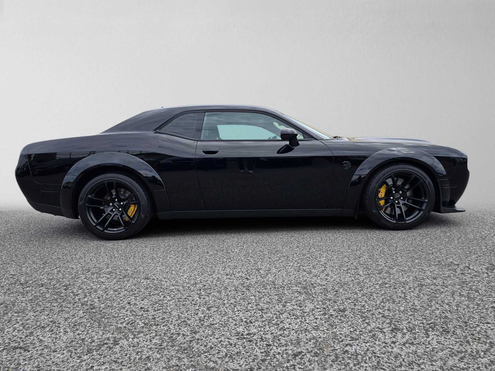 Used 2022 Dodge Challenger SRT Hellcat RWD image 2