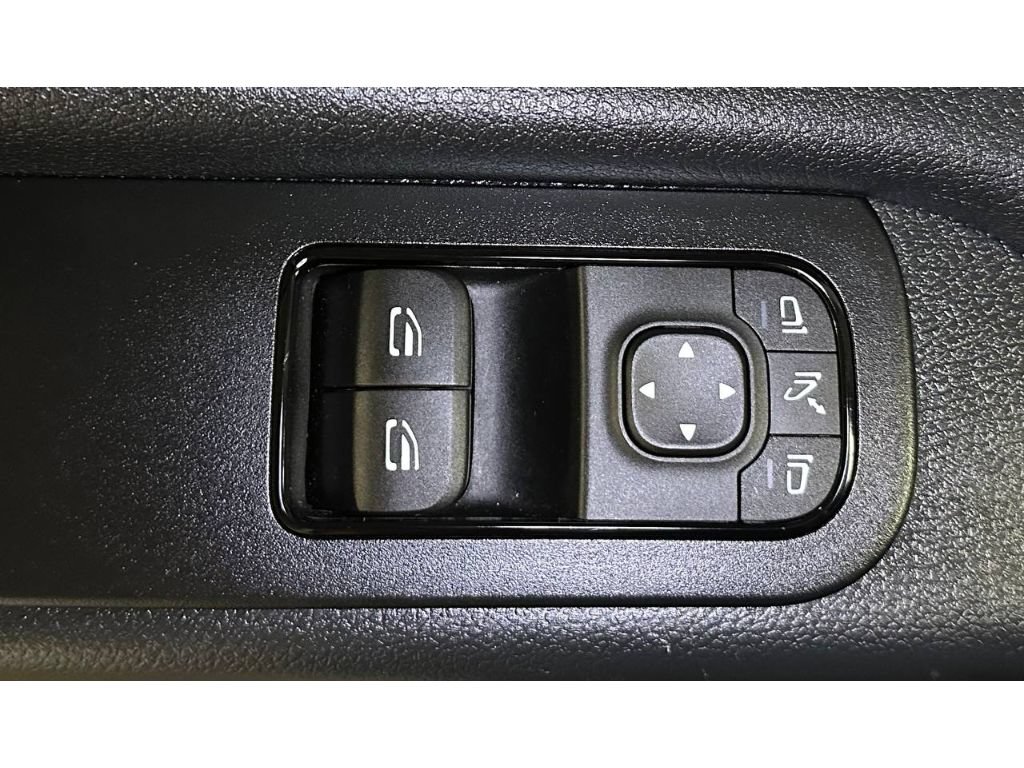 Used 2024 Mercedes-Benz Sprinter 2500 image 33