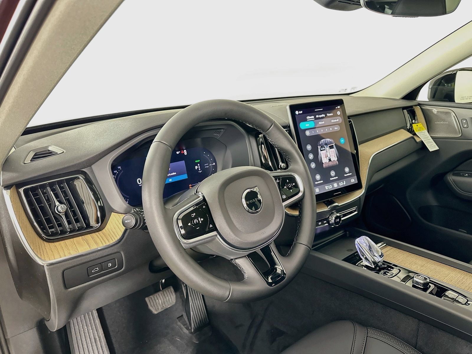 New 2026 Volvo XC60 T8 Plus w/ Protection Package Premier AWD/4WD image 31