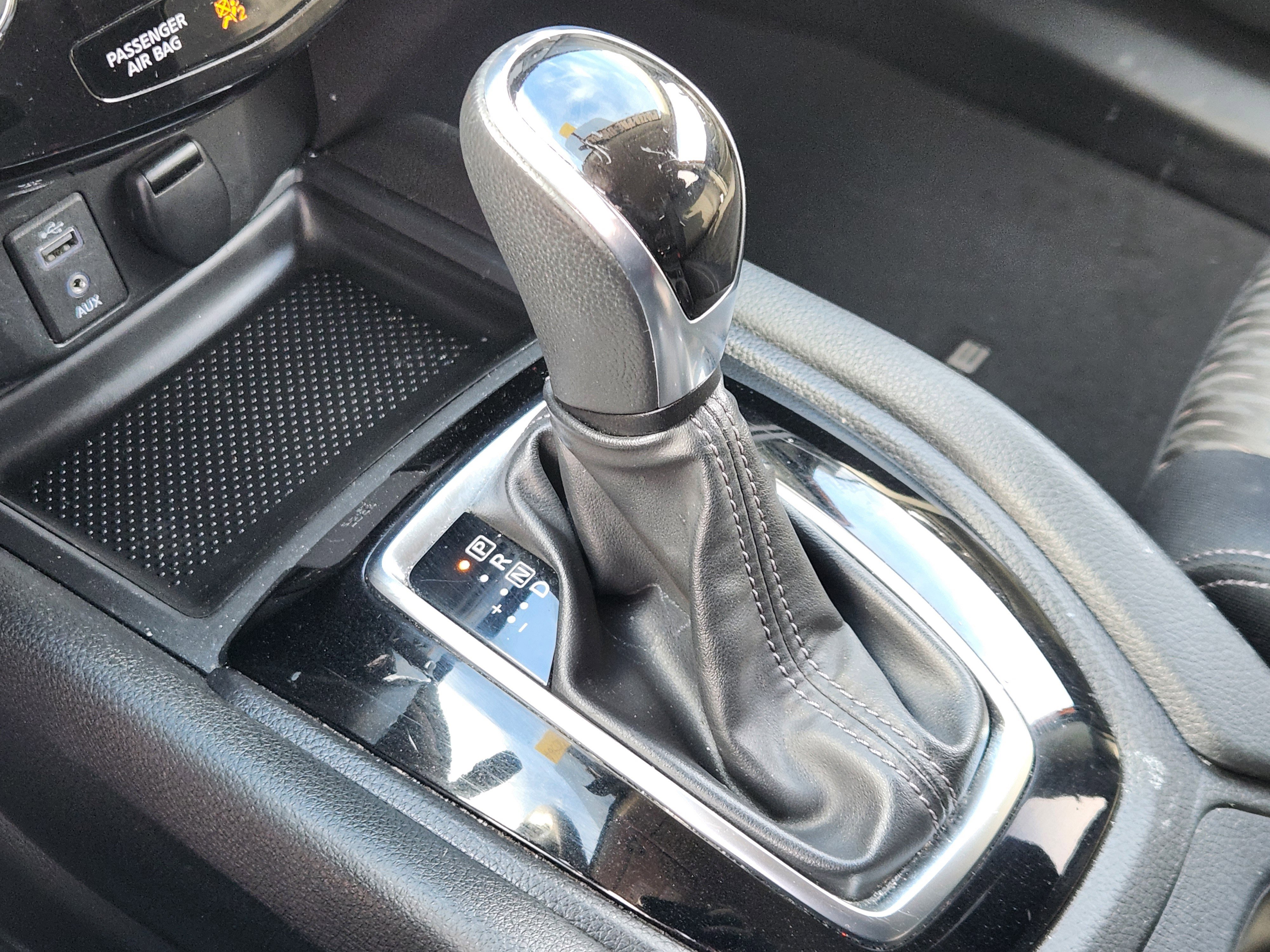 Used 2017 Nissan Rogue SV w/ SV Premium Package image 13