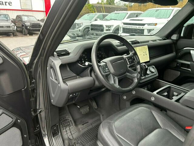 Used 2023 Land Rover Defender 130 X-Dynamic SE image 11