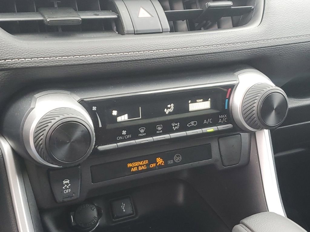 Used 2021 Toyota RAV4 LE image 23