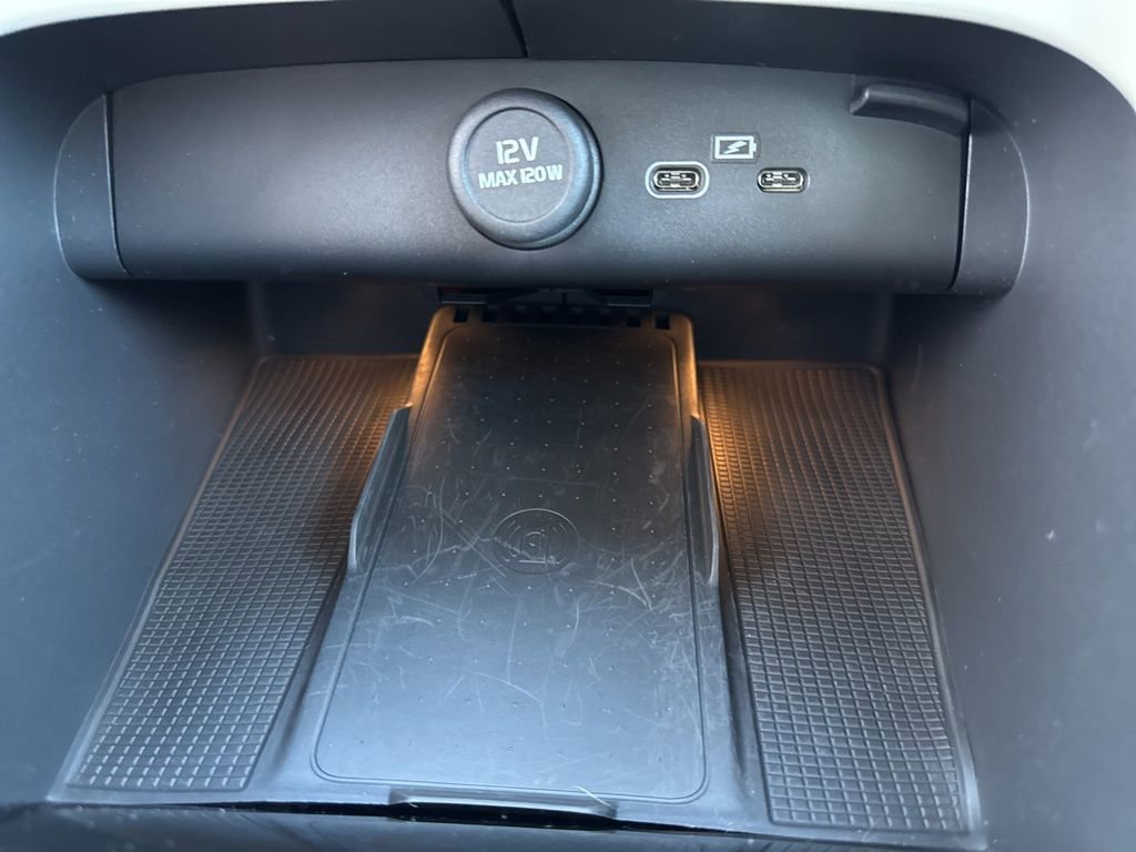 Used 2024 Volvo XC40 B5 Plus w/ Protection Package Premier image 27