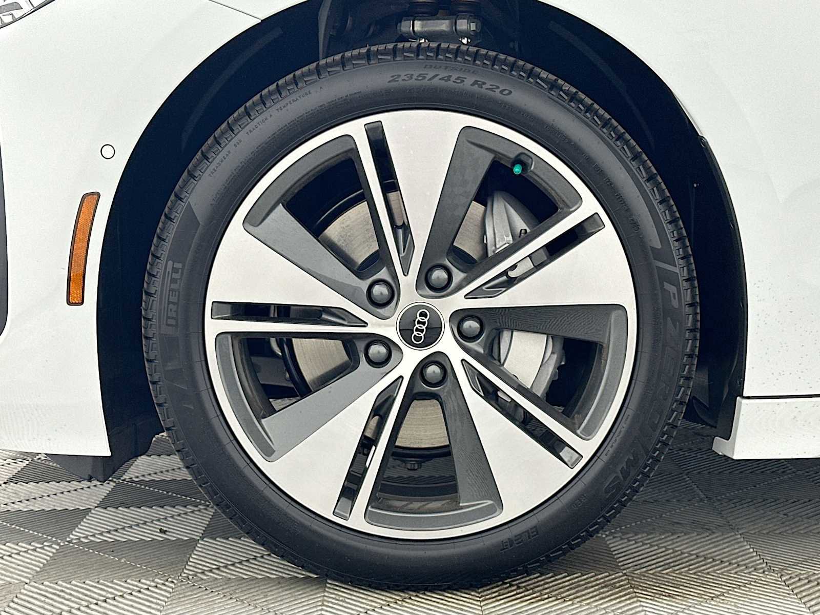 New 2025 Audi A6 e-tron Premium Plus image 29